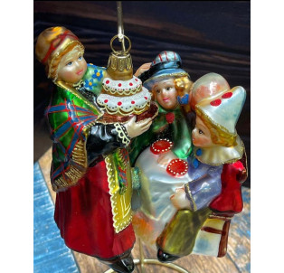 БАБУШКА С ПИРОГОМ
