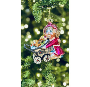 Девочка с коляской 