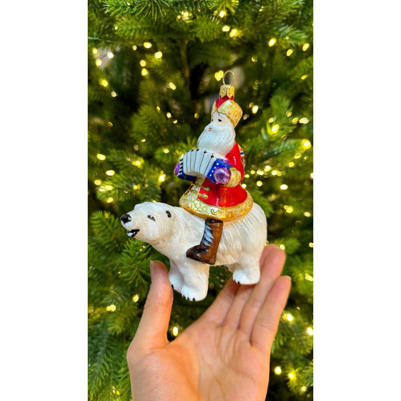 Санта на медведе